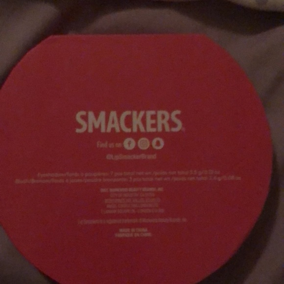 I am selling kids makeup just has eyeshadow am bluse in it two brushes - Picture 2 of 4